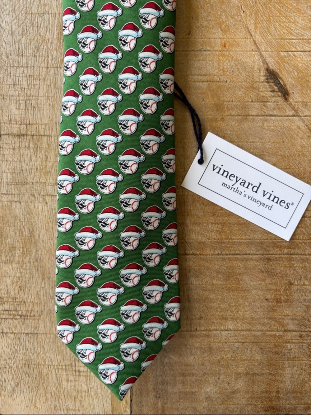 NWT Vineyard Vines Reds Baseball Christmas Tie